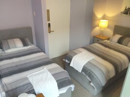 Basic Twin Room | Free WiFi, bed sheets