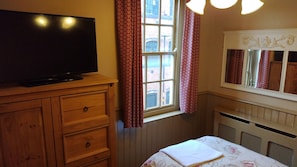 Quarto solteiro básico | Wi-Fi de cortesia, roupa de cama