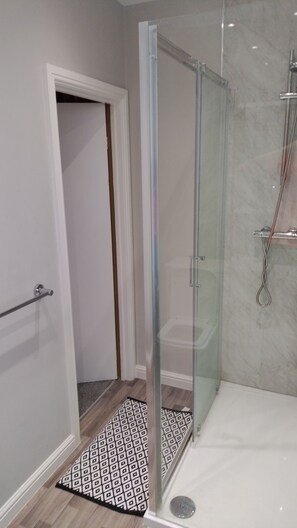 Family Triple Room | Bathroom - The Bull (Birmingham)
