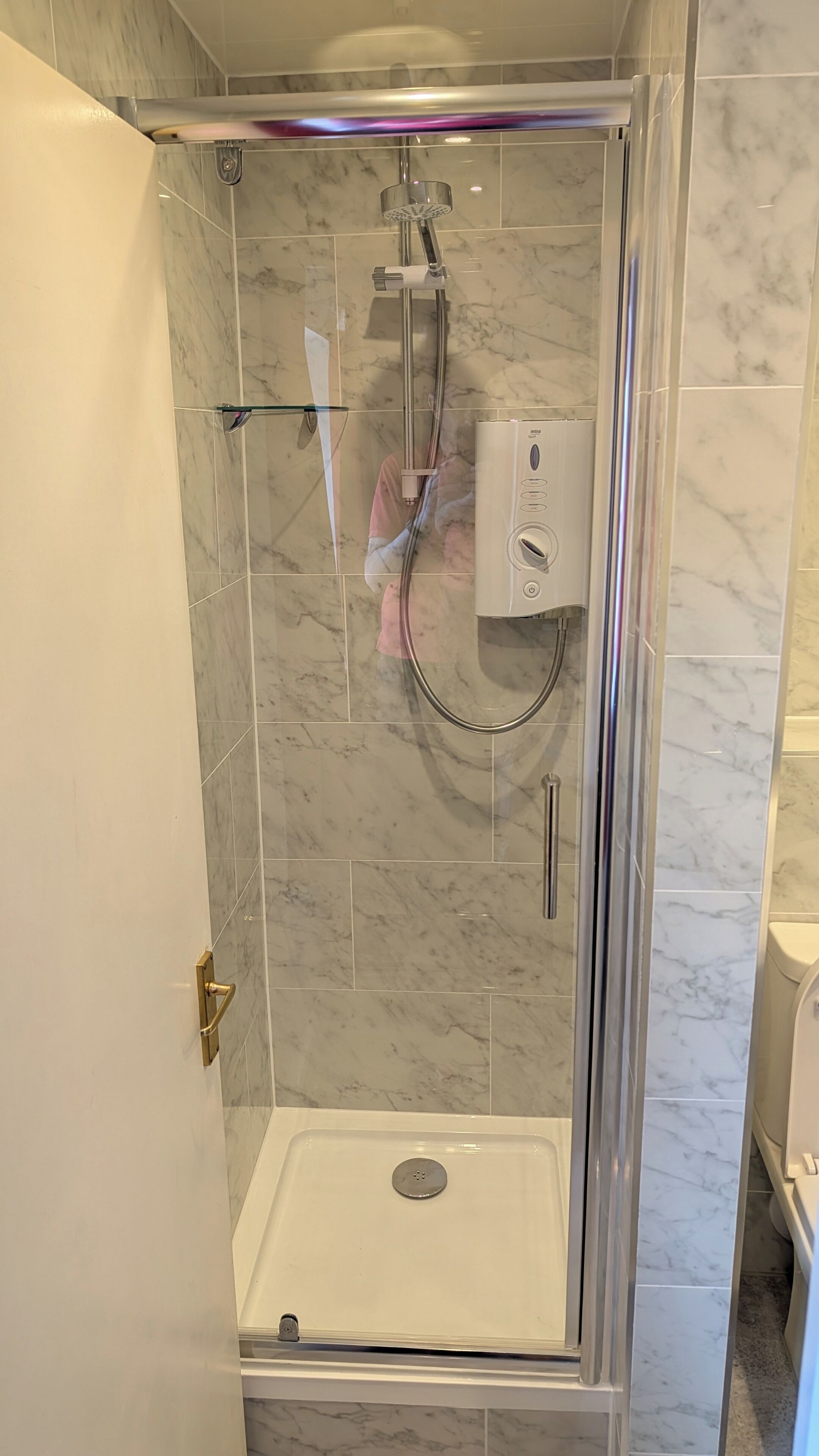 Standard Single Room | Bathroom | Shower, towels