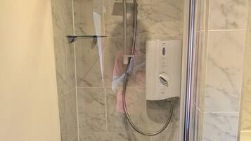 Standard Single Room | Bathroom | Shower, towels
