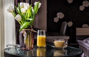 Deluxe Studio, City View | Premium bedding, individually decorated, desk, laptop workspace