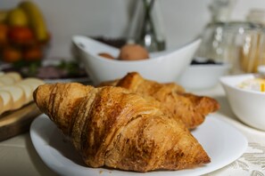 Daily buffet breakfast (BGN 7 per person)