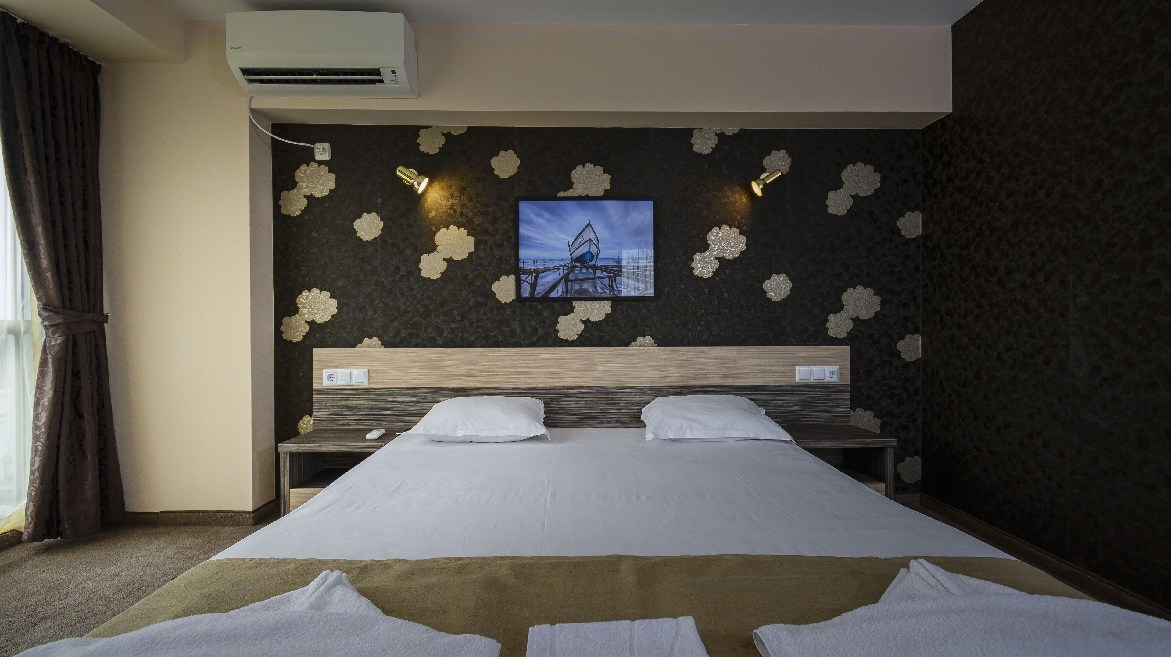 comfort room, 1 twin bed, city view | view from room