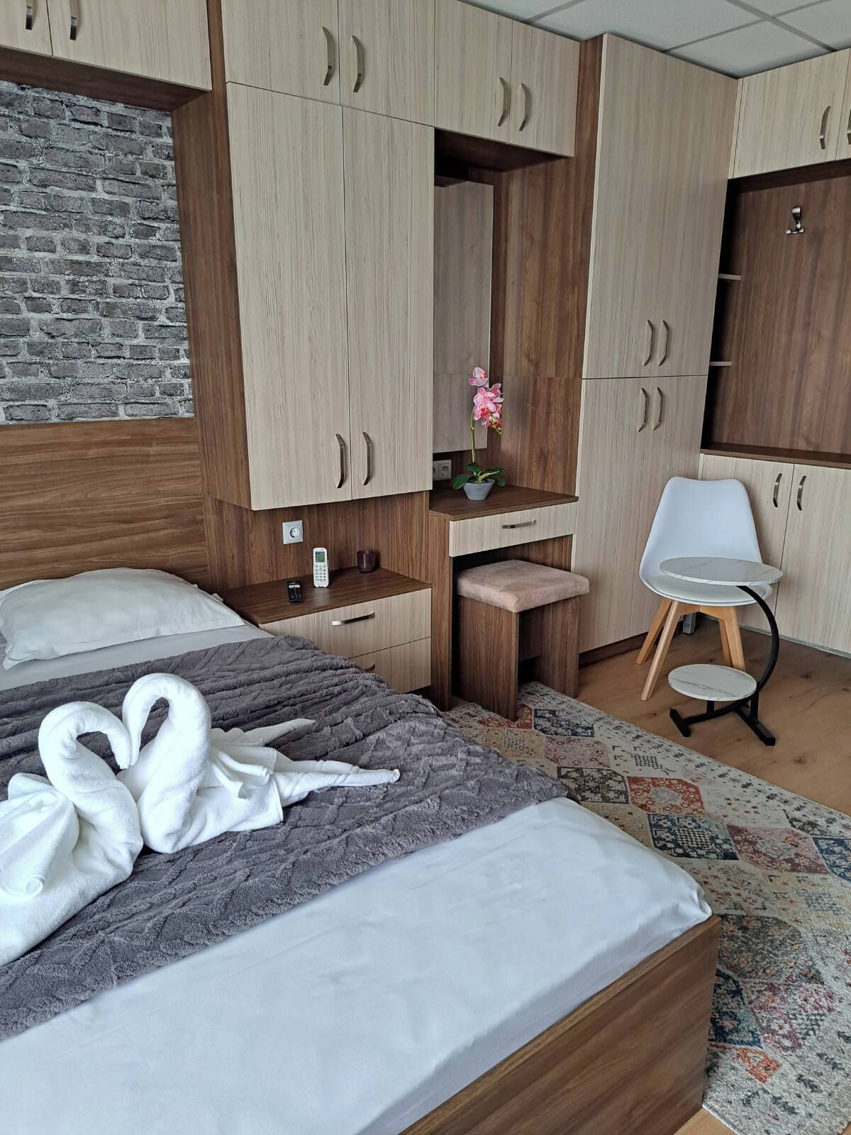 Habitació doble Deluxe, no fumadors, vistes a la ciutat | Roba de llit d'alta qualitat, decoració individual i escriptori 