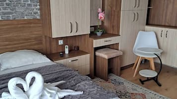 Habitació doble Deluxe, no fumadors, vistes a la ciutat | Roba de llit d'alta qualitat, decoració individual i escriptori