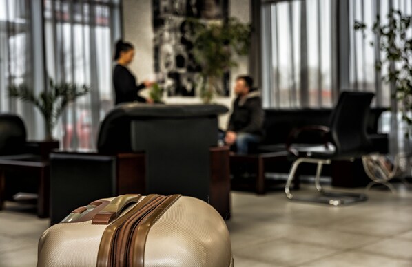 Deluxe Studio, City View | Reception