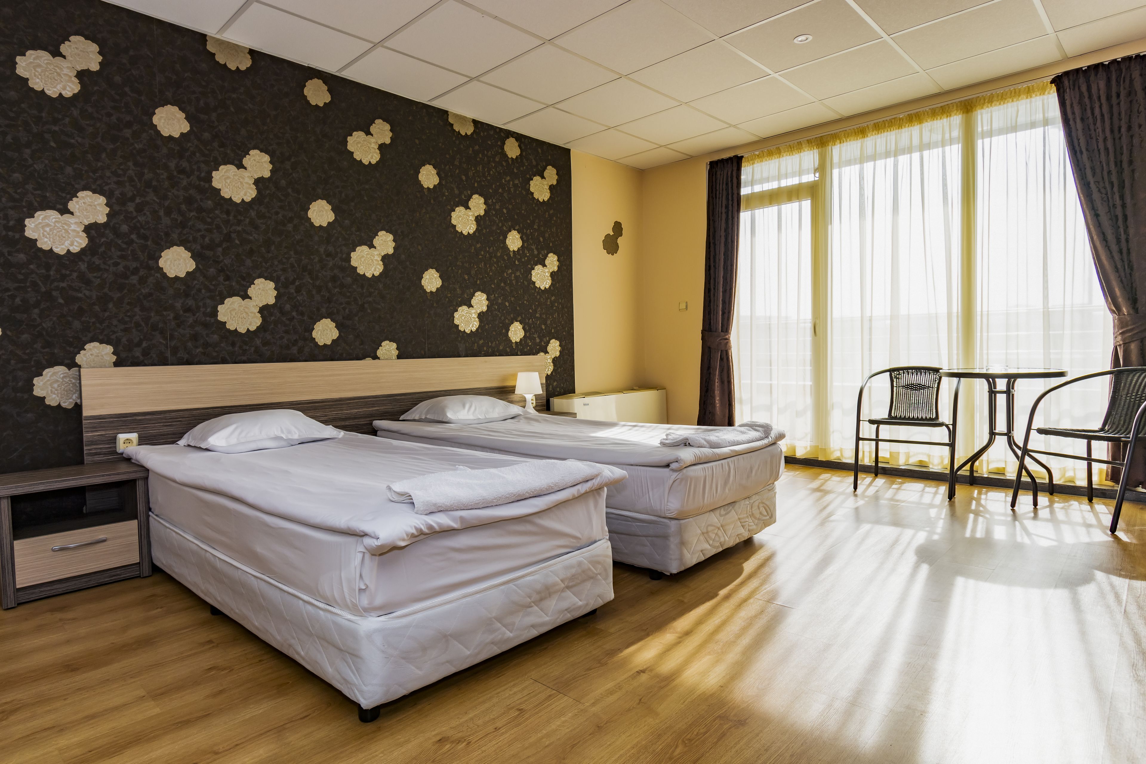 deluxe studio, city view | premium bedding, individually decorated, desk, laptop workspace