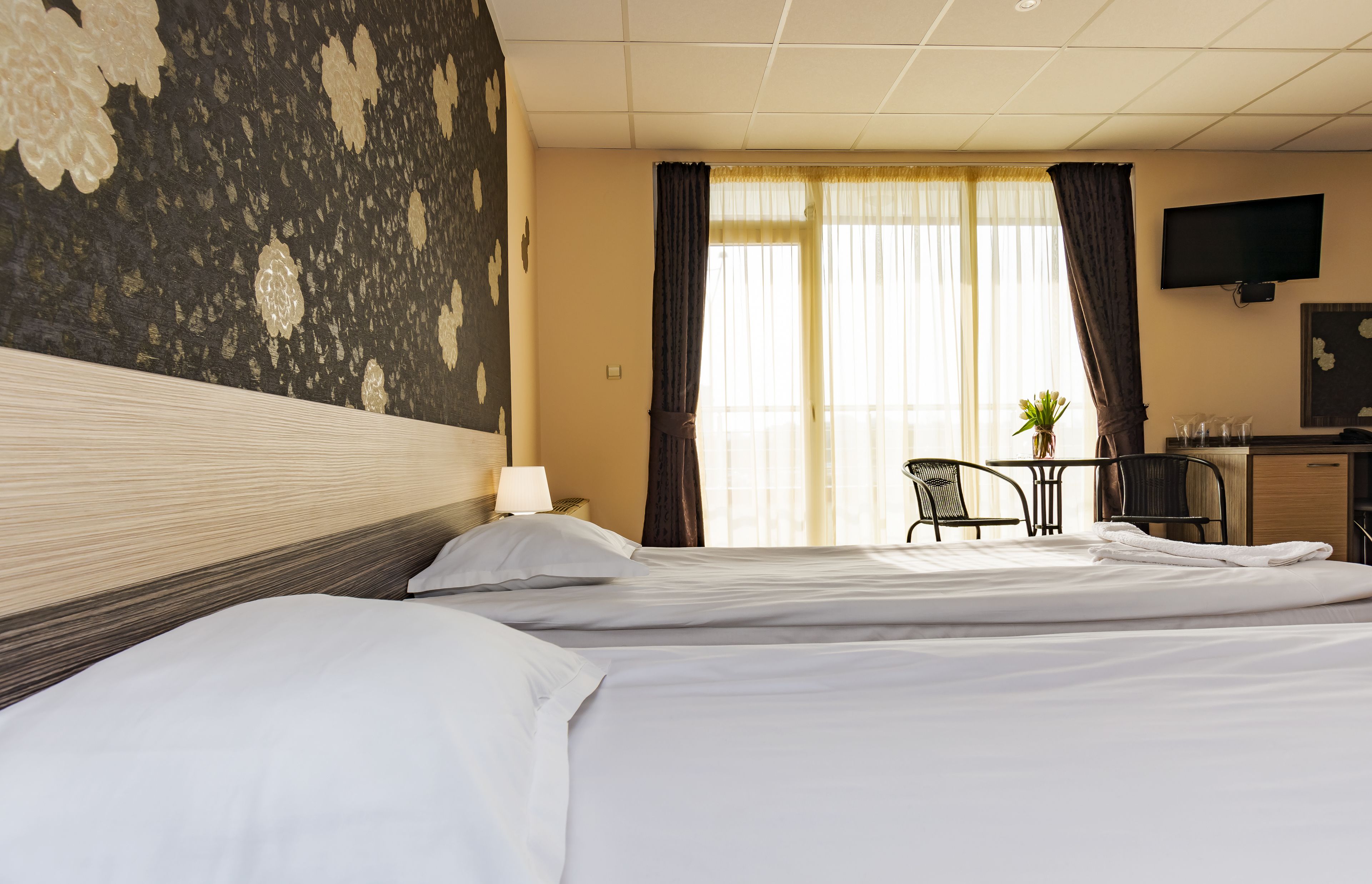 deluxe studio, city view | premium bedding, individually decorated, desk, laptop workspace