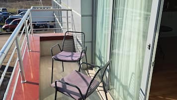 Familien-Studiosuite | Hochwertige Bettwaren, individuell dekoriert, Schreibtisch