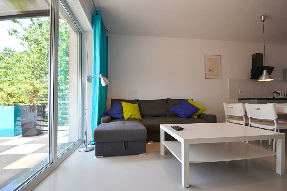 Căn hộ dành cho gia đình, 1 phòng ngủ, bếp nhỏ, quang cảnh một phần hồ (Apartament A2) | Bộ đồ giường cao cấp, màn/rèm cản sáng, bàn ủi/dụng cụ ủi quần áo 