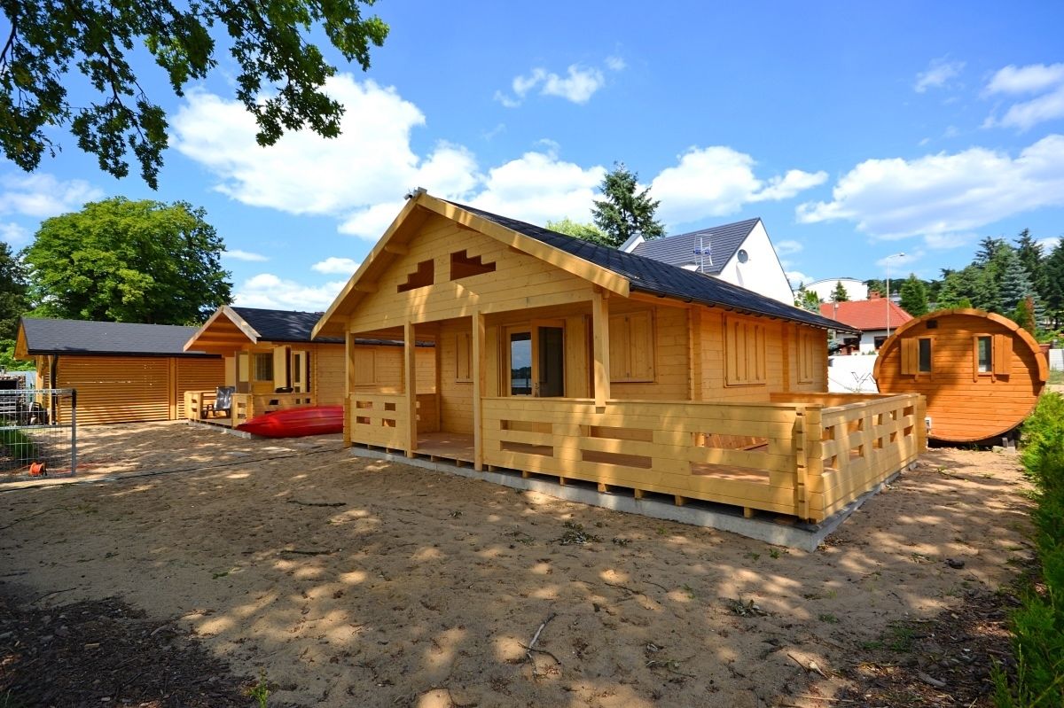 Nhà gỗ tiện nghi đơn giản, 2 phòng ngủ, hiên, quang cảnh hồ (Domek D2 - Afrodyta) | Bộ đồ giường cao cấp, màn/rèm cản sáng, bàn ủi/dụng cụ ủi quần áo 