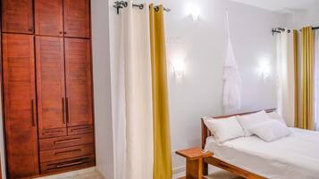 Apartemen | 2 kamar tidur, minibar, meja kerja, dan tirai kedap cahaya