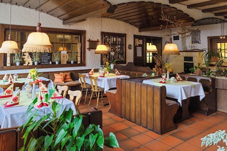 Restaurant. Gasthof Pension Zur Traube