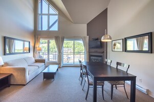 Una televisión de pantalla plana