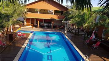 Piscina interna, piscina externa