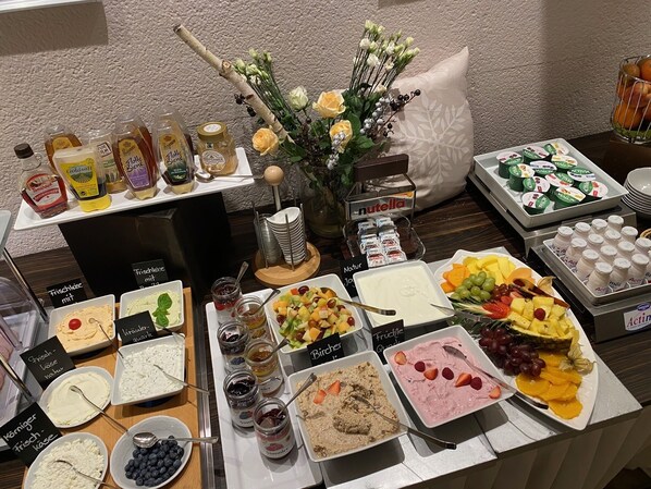 Daily buffet breakfast (EUR 14 per person) - Hotel & Restaurant Ebnet (Mutterstadt)