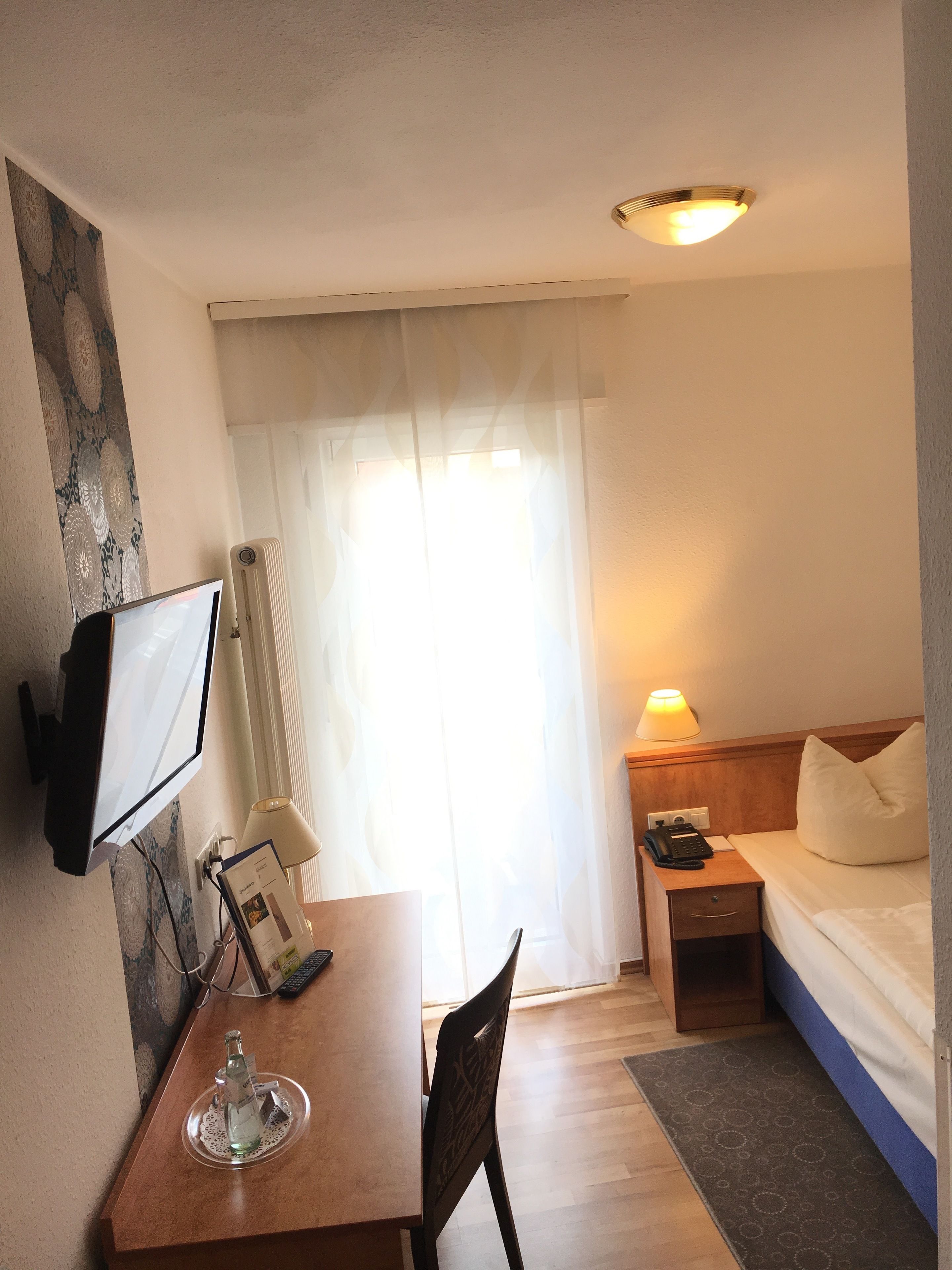 single room, non smoking | hypo-allergenic bedding, in-room safe, desk, soundproofing