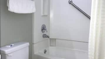 Ensemble douche/baignoire, articles de toilette gratuits, sèche-cheveux