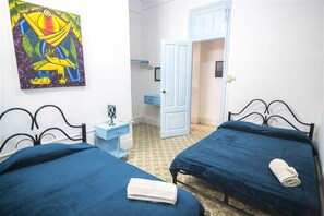 Iron/ironing board, bed sheets