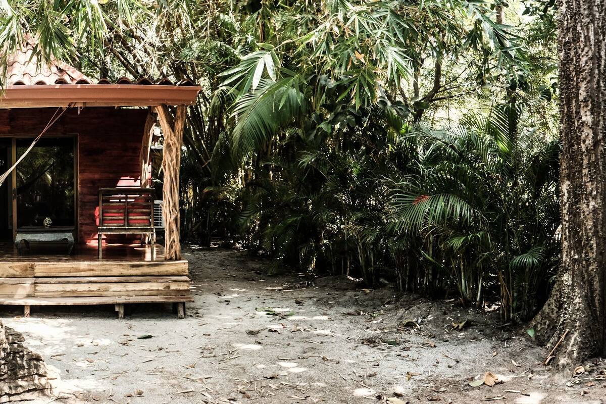 Comfort Bungalow, Multiple Beds, Non Smoking | 1 bedroom, in-room safe, WiFi (free), individually decorated