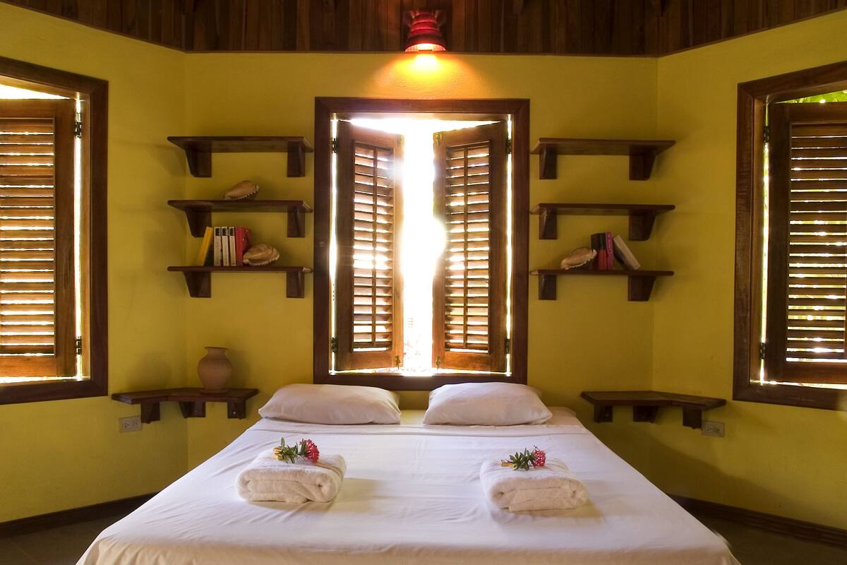 1 bedroom, in-room safe, WiFi (free), individually decorated