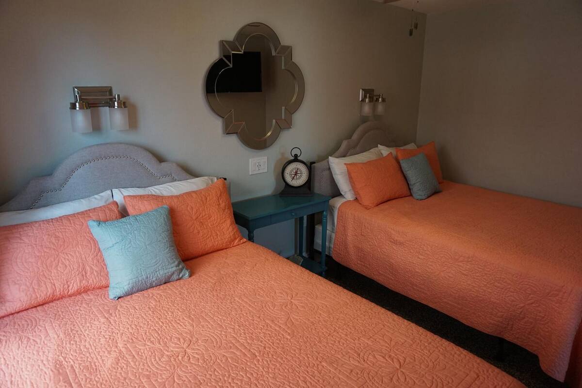 Apartment, 2 Schlafzimmer | Bügeleisen/Bügelbrett, kostenloses WLAN, individuell dekoriert