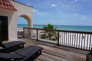 Penthouse, 2 chambres, cuisine, vue plage | Terrasse/Patio