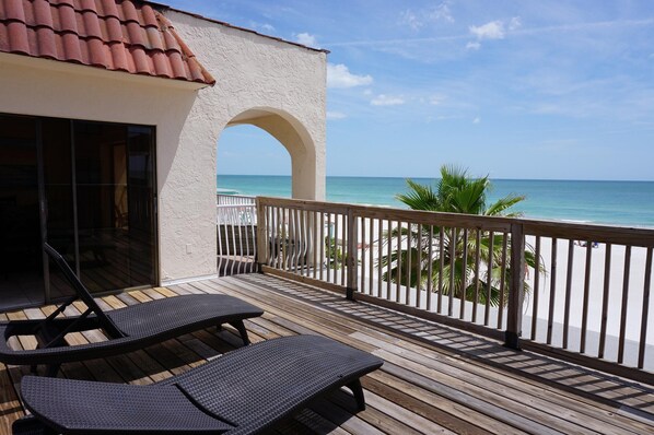 Penthouse, 2 chambres, cuisine, vue plage | Terrasse/Patio