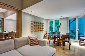 Premier Villa | Living room | Smart TV, Netflix, DVD player - Downtown Villa (Playa del Carmen)