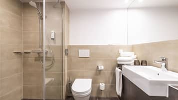 Dusche, Haartrockner, Handtücher
