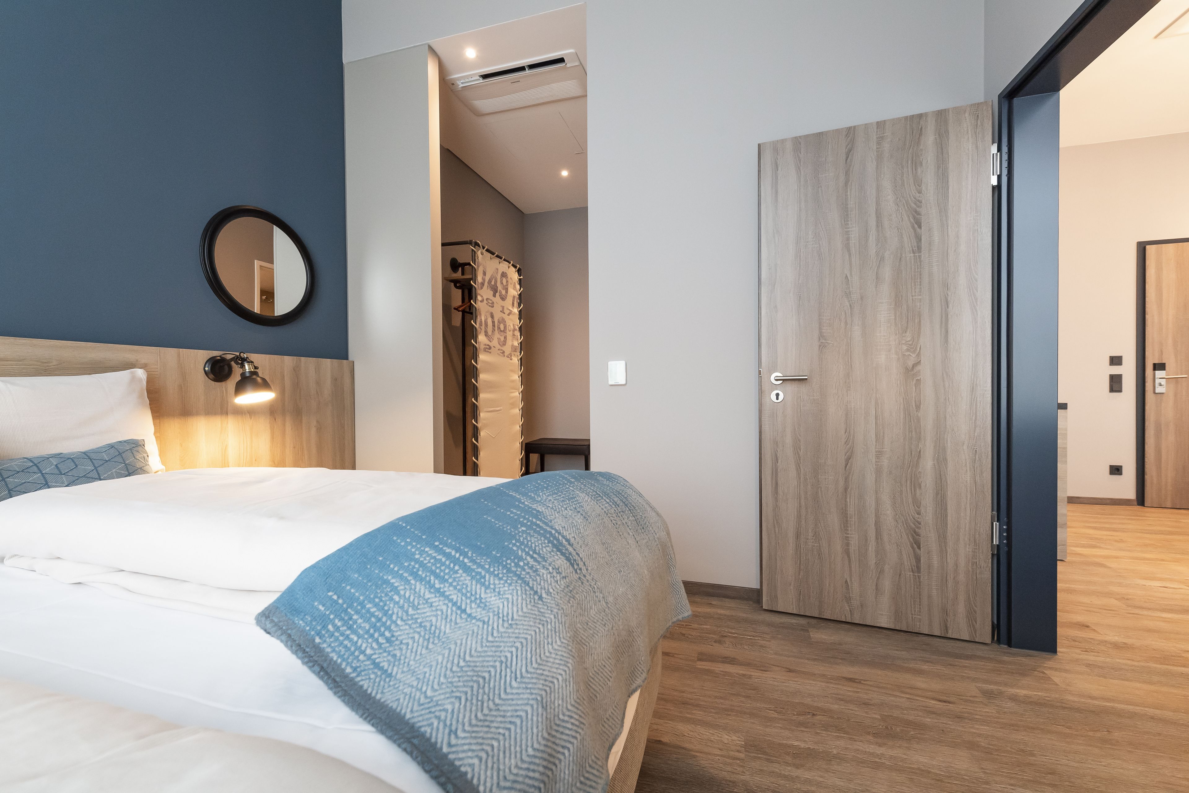 Hypo-allergenic bedding available, in-room safe, desk, blackout drapes
