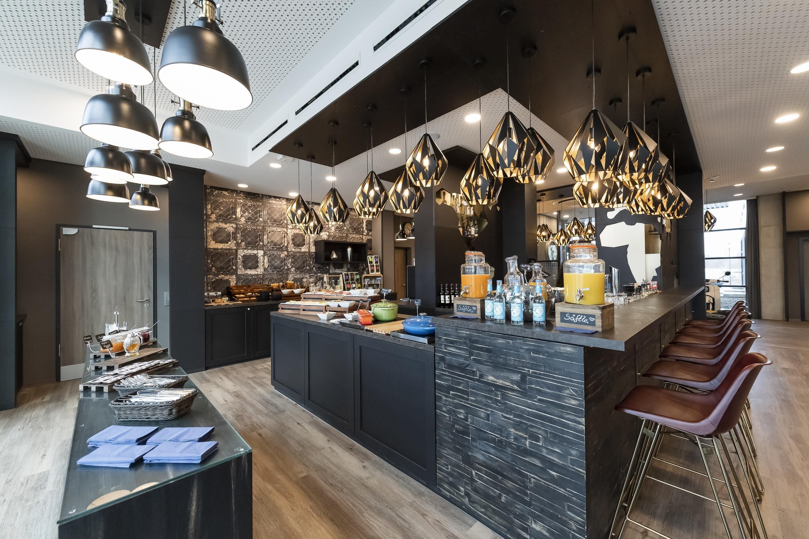 Tägliches Frühstücksbuffet gegen Gebühr