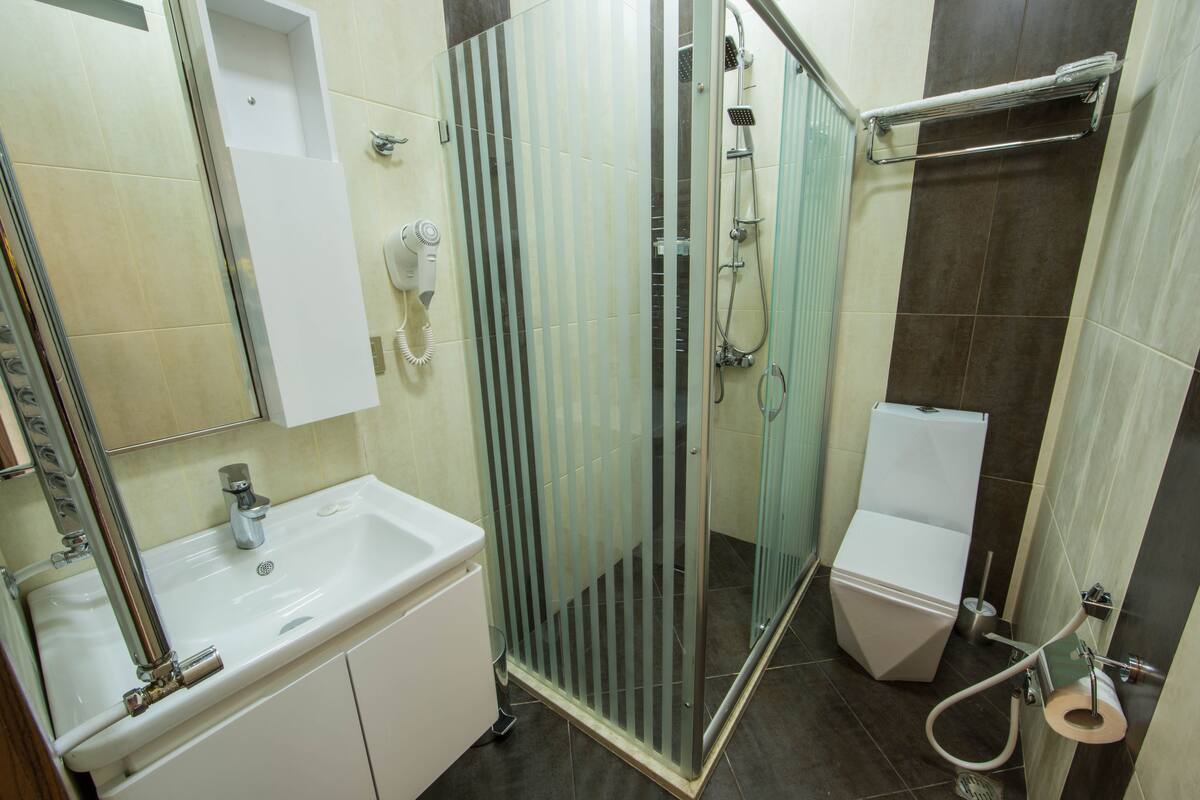 2 bedrooms, minibar, in-room safe, desk