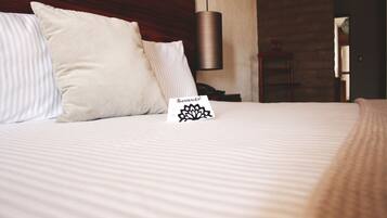 Suíte empresarial, 1 cama King, para não fumantes | Cofres nos quartos, escrivaninha, ferros/tábuas de passar roupa