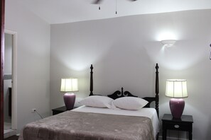 Apartemen Eksklusif | 2 kamar tidur, setrika/meja setrika, Wi-Fi gratis, dan seprai linen