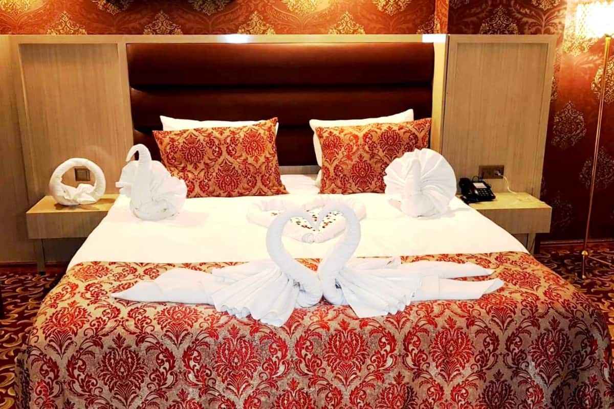 honeymoon room | 1 bedroom, egyptian cotton sheets, premium bedding, memory-foam beds