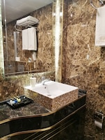 Single Room | Egyptian cotton sheets, premium bedding, memory foam beds, free minibar