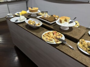 Petit déjeuner continental (25.00 BRL par personne)