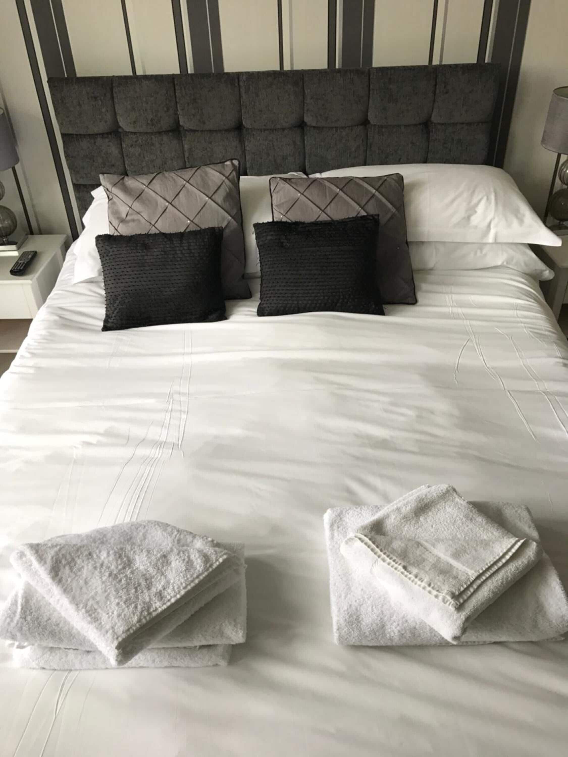 Desk, free WiFi, bed sheets