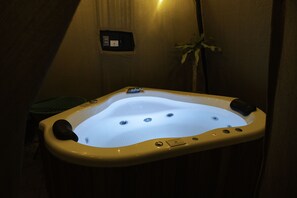 Family Cabin, 1 Bedroom | 1 bedroom, in-room safe, individually decorated, individually furnished