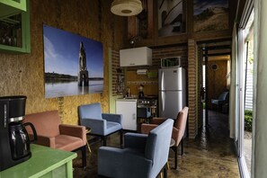 Full-size fridge, microwave, oven, stovetop