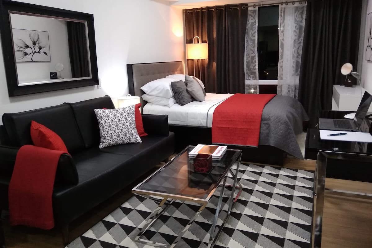 Superior Studio Suite, 1 Queen Bed | In-room safe, individually decorated, individually furnished