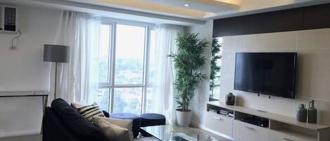 Deluxe appartement, uitzicht op de stad | Woonruimte | Smart-tv