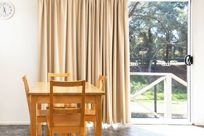 Standard Double Cabin | Living area - Echo Holiday Parks - Windsor Gardens (Windsor Gardens)
