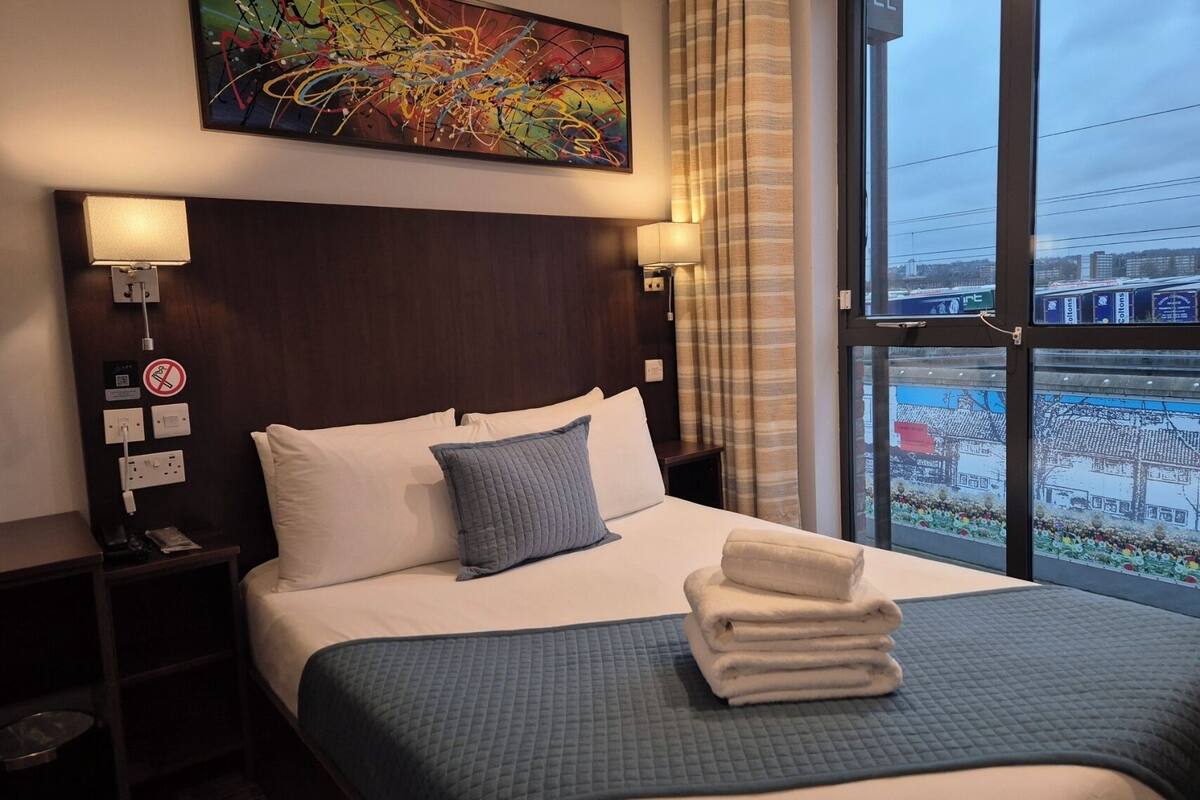 standard room, 1 double bed | 1 bedroom, egyptian cotton sheets, premium bedding, desk