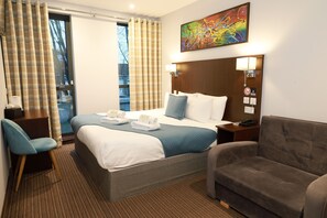 エグゼクティブ ルーム ダブルベッド 1 台 | エジプト綿のシーツ、高級寝具、デスク、ノートパソコン用作業スペース