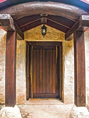 Individually decorated, soundproofing, bed sheets