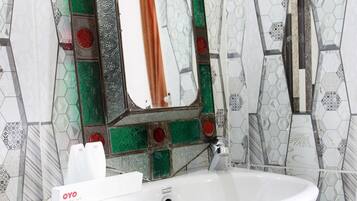 Standard Double Room | Bathroom | Shower, towels