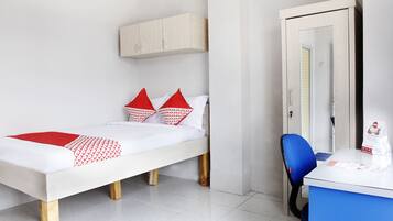 Standard Double Room | Desk, free WiFi, bed sheets